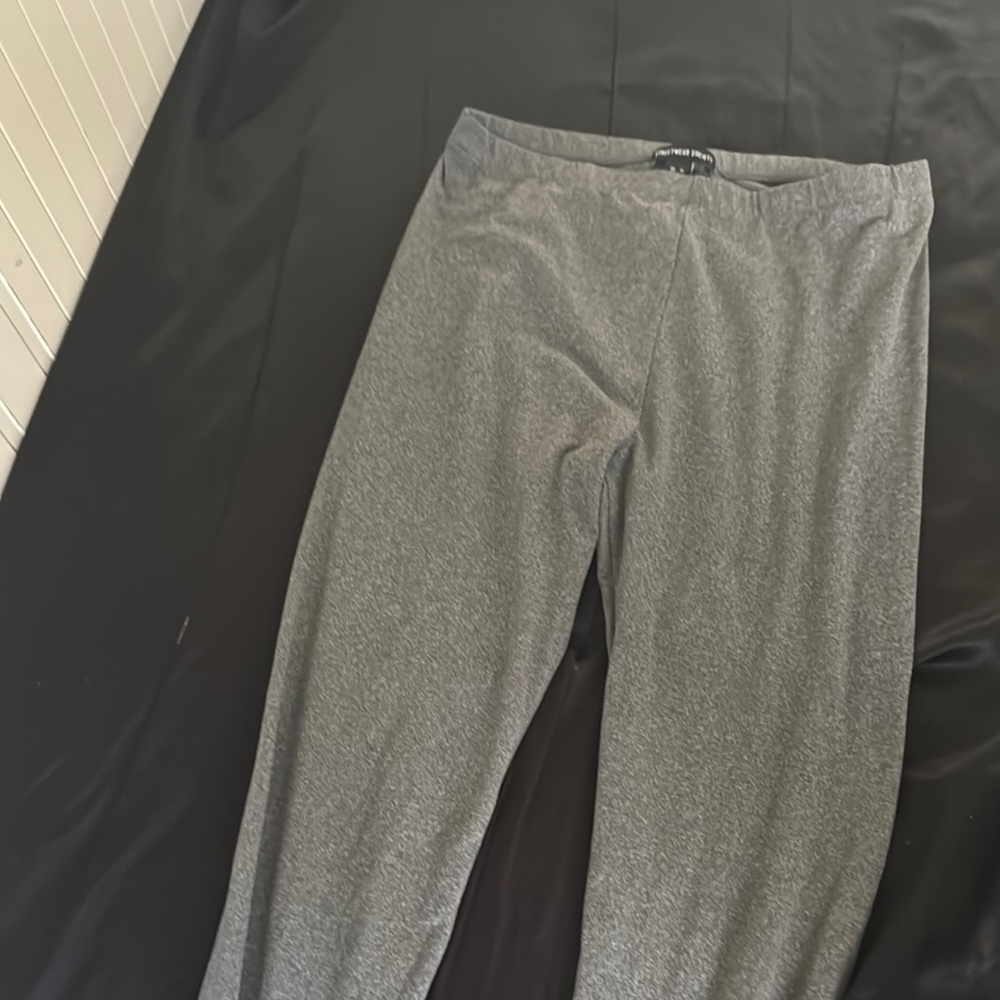 Streetwear Society Gray Leggings with Elastic Waistband and Soft Stretchy Fabric